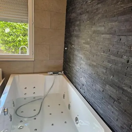 Jaccuzzi Et Ambiance Apartment Straßburg