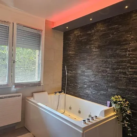 아파트 Jaccuzzi Et Ambiance *